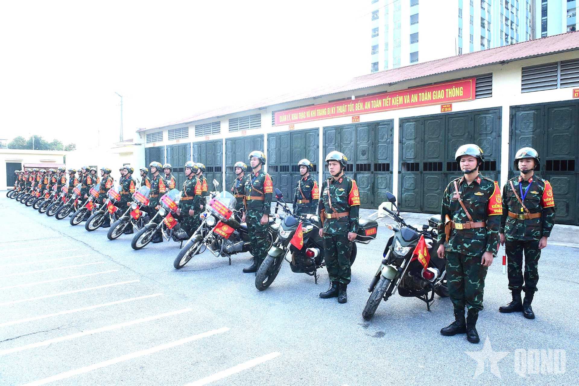 Chiến sĩ Thủ đô sẵn sàng chiến đấu để nhân dân vui xuân, đón Tết an toàn